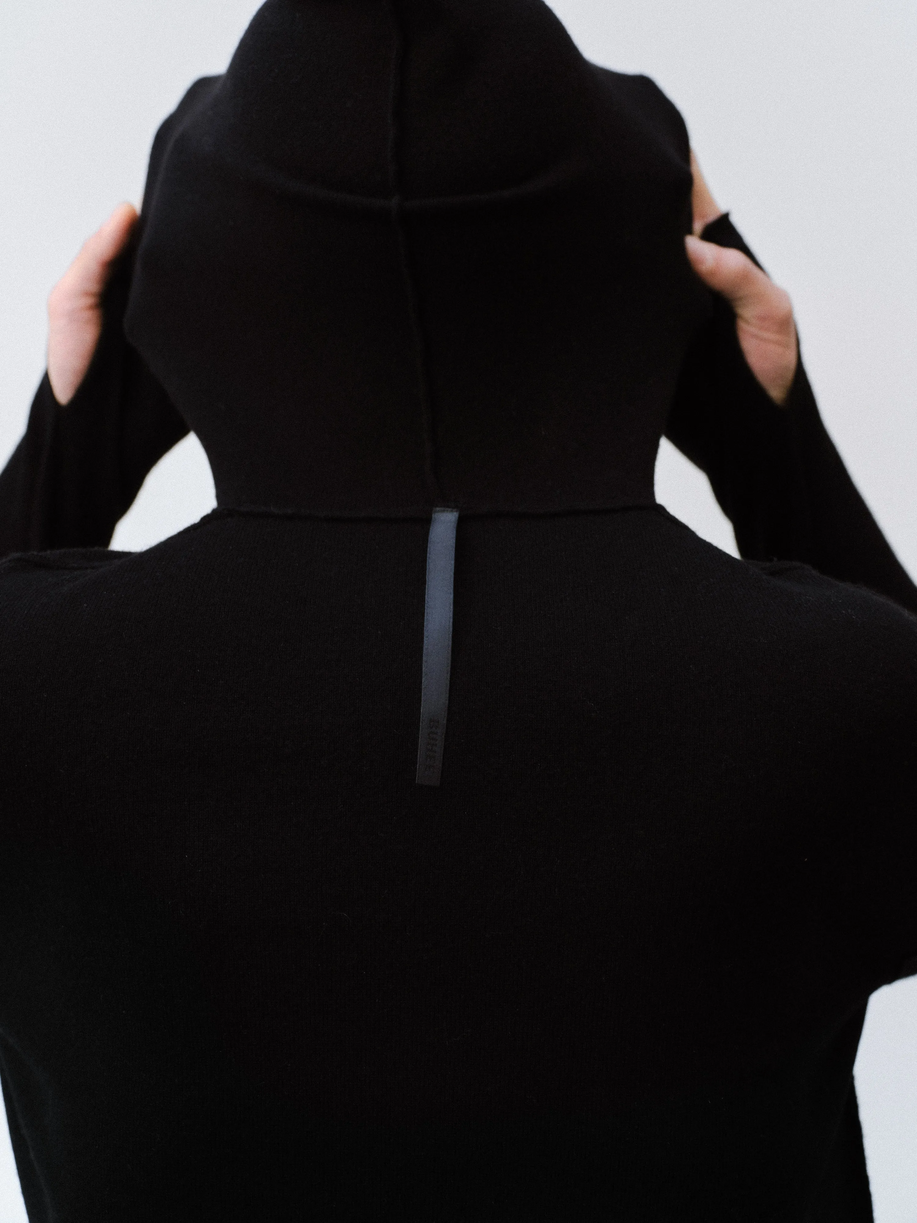 (EQUILIBRIUM) (UNISEX) ETHAN CASHMERE WOOL HOODIE KNIT (BLACK)