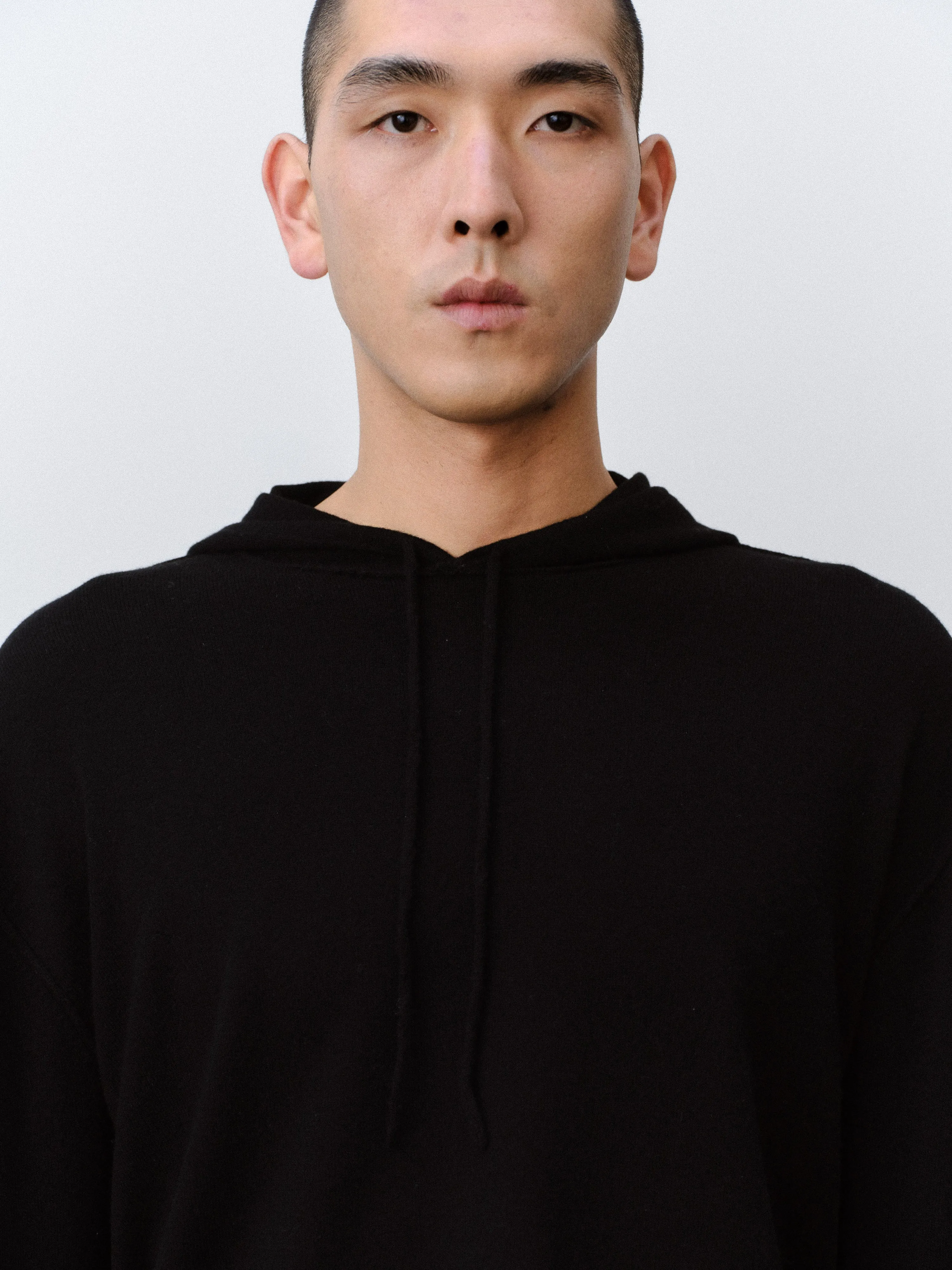 (EQUILIBRIUM) (UNISEX) ETHAN CASHMERE WOOL HOODIE KNIT (BLACK)