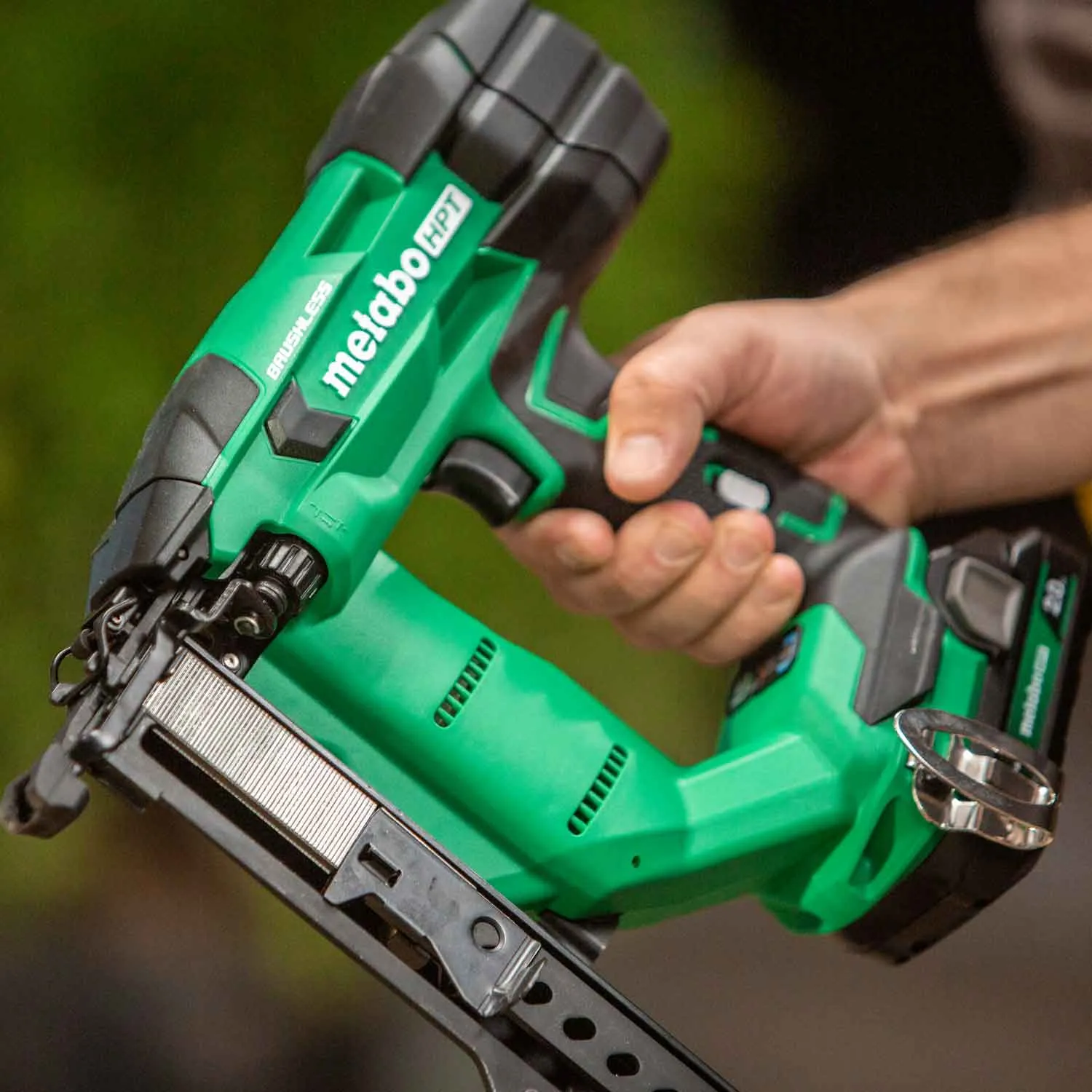 Metabo HPT N1804DAM 18V MultiVolt™ Brushless 18-Gauge 1/4" Narrow Crown Stapler