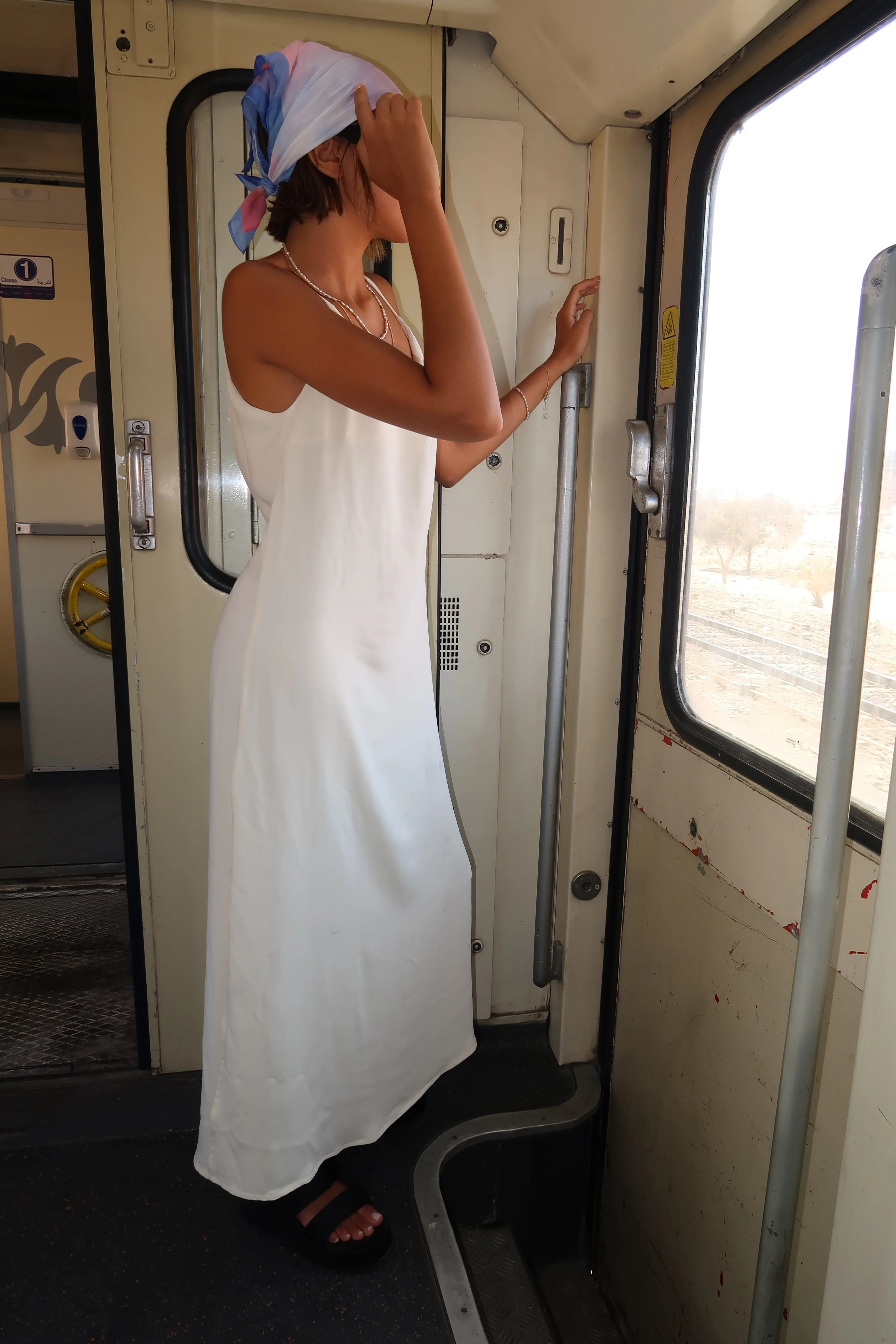 ROBE DOS NU EN SOIE BLANCHE- "CRUISE"