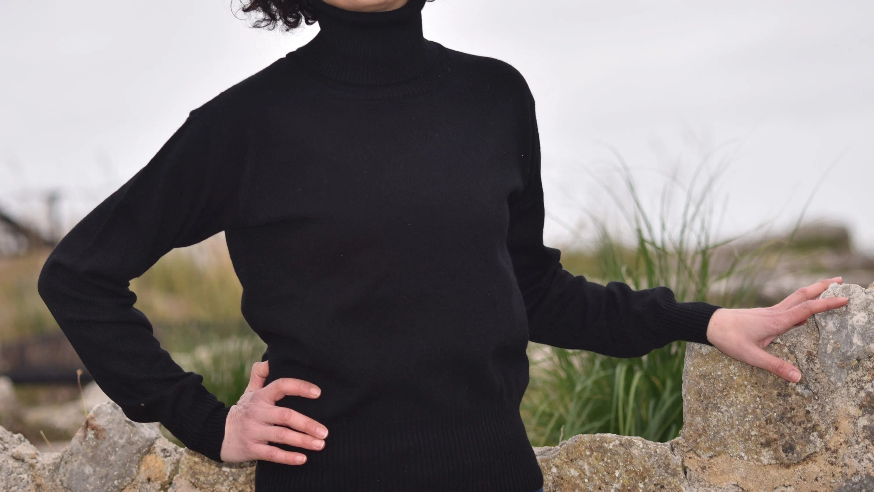 Women's Cashmere Black Turtleneck Sweater